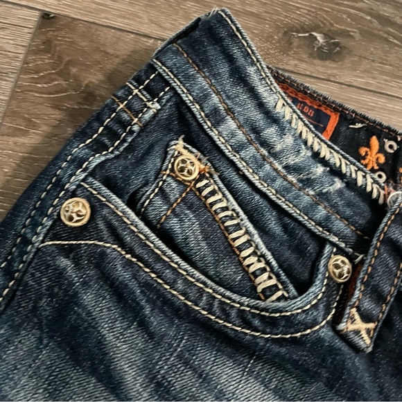 Rock Revival Elma Straight Jean
Dark Wash with contrast stitching
Size 26 - Picture 8 of 15